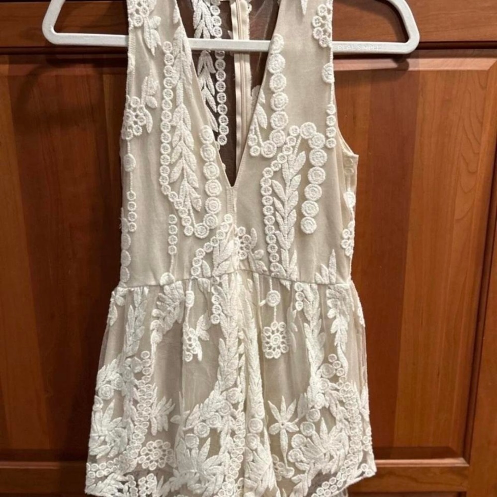 Caren Forbes Lace Embroidery Sleeveless Romper Ivory Sz Small READ